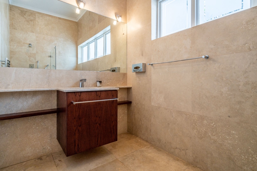 To Let 1 Bedroom Property for Rent in Green Point Western Cape